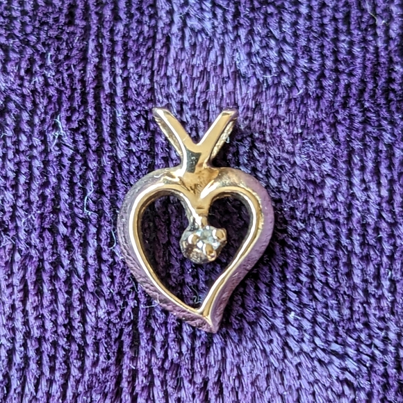 Jewelry - Solid 10K Gold Vintage Open Heart Pendant With Natural Earth Mined Diamond